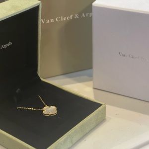 Preowned Van Cleef& Arpels Necklace Yello Gold
